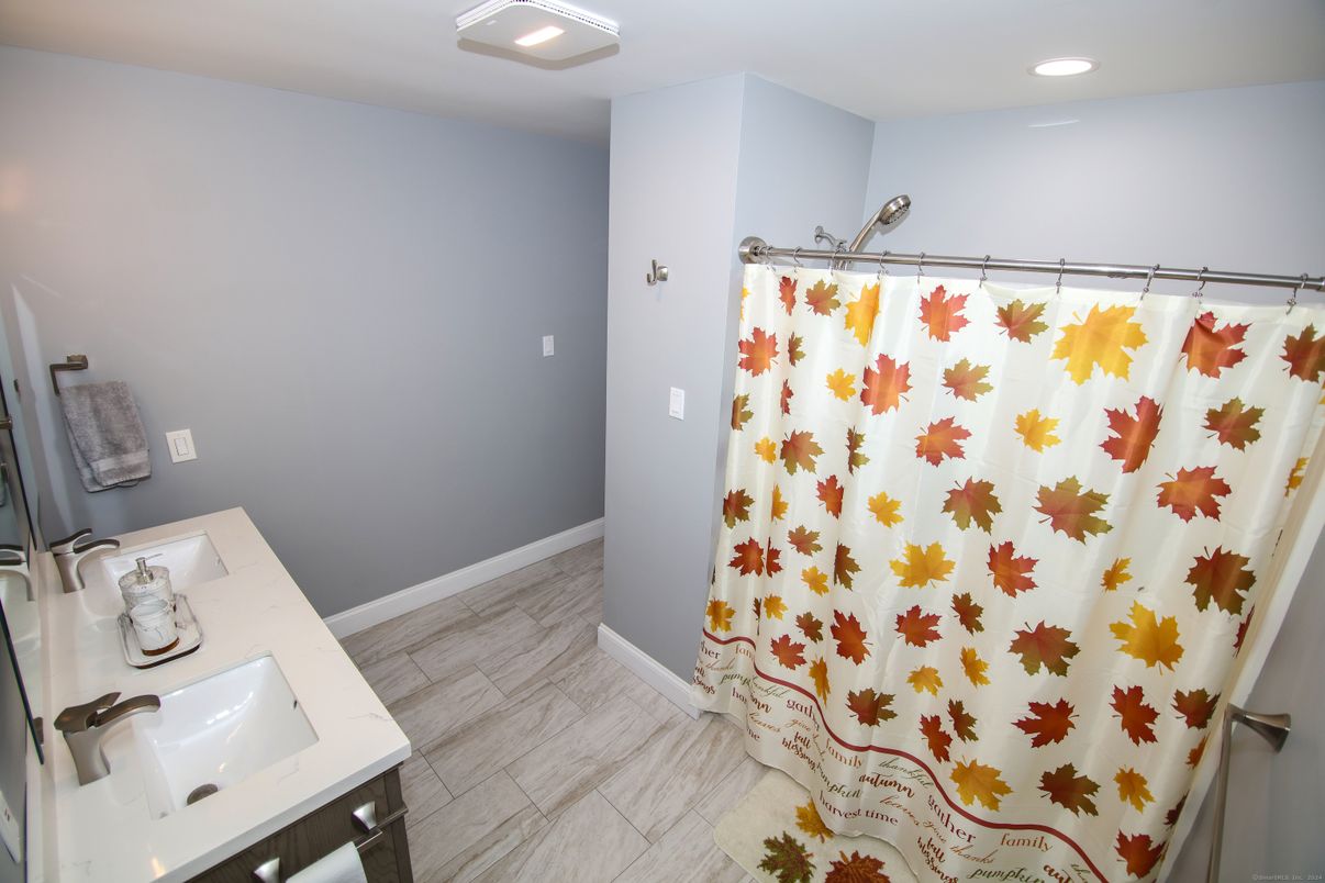 Bathroom, Interior, Recessed Lighting