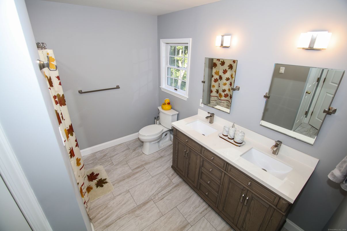 Bathroom, Dual Sink Vanities, Interior