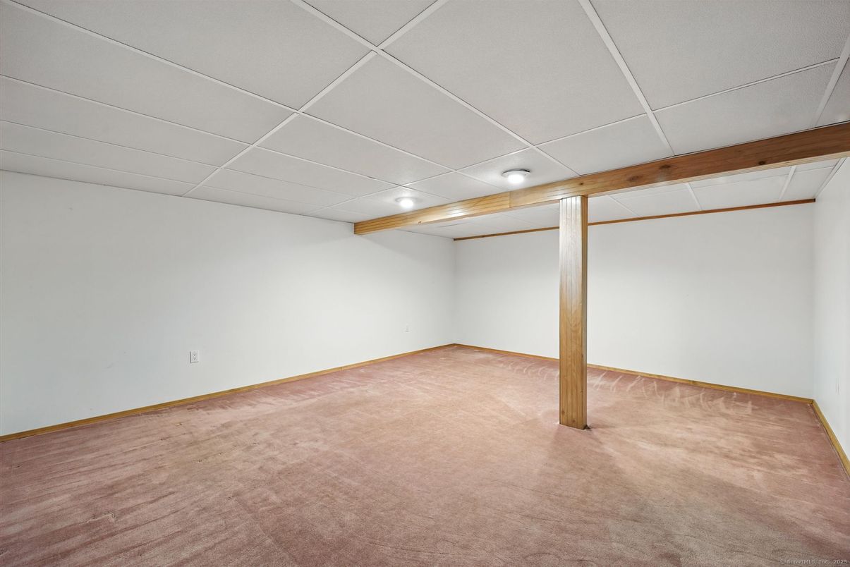 Empty room, Interior, Wooden Beams