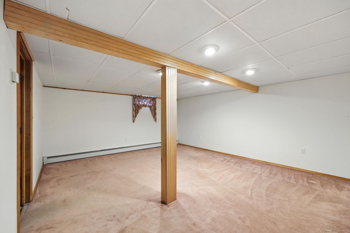Empty room, Interior, Recessed Lighting, Wooden Beams