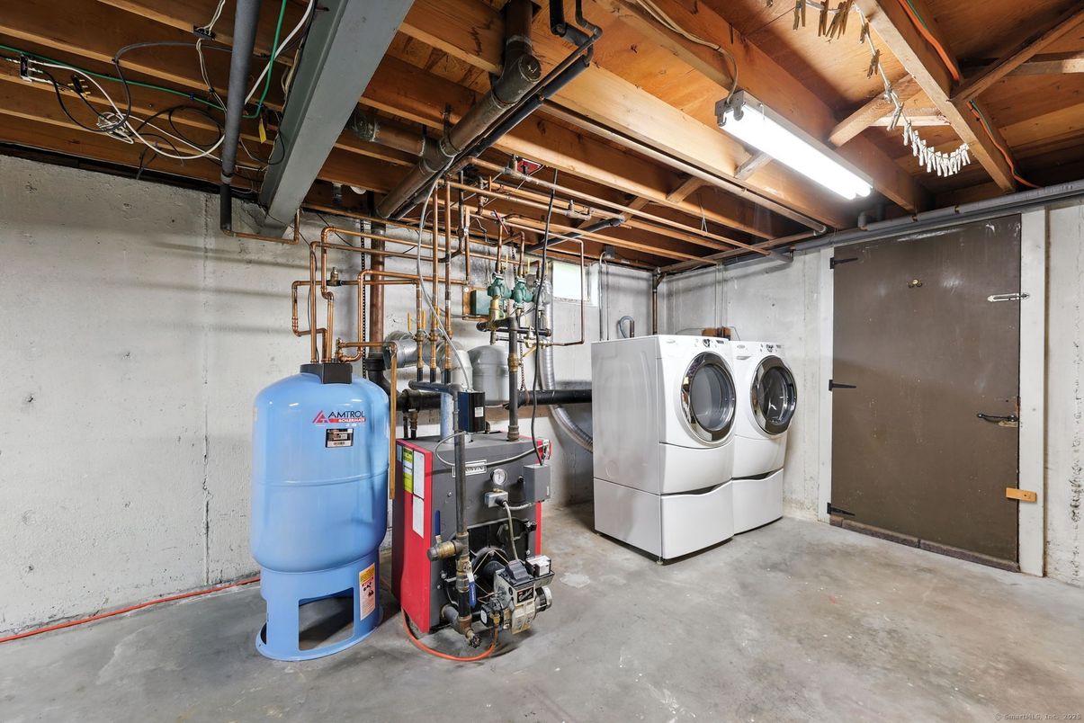 Interior, Washer, Wooden Beams