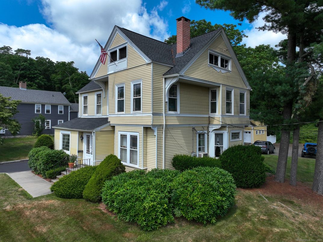 Exterior, Facade, Queen Anne Victorian