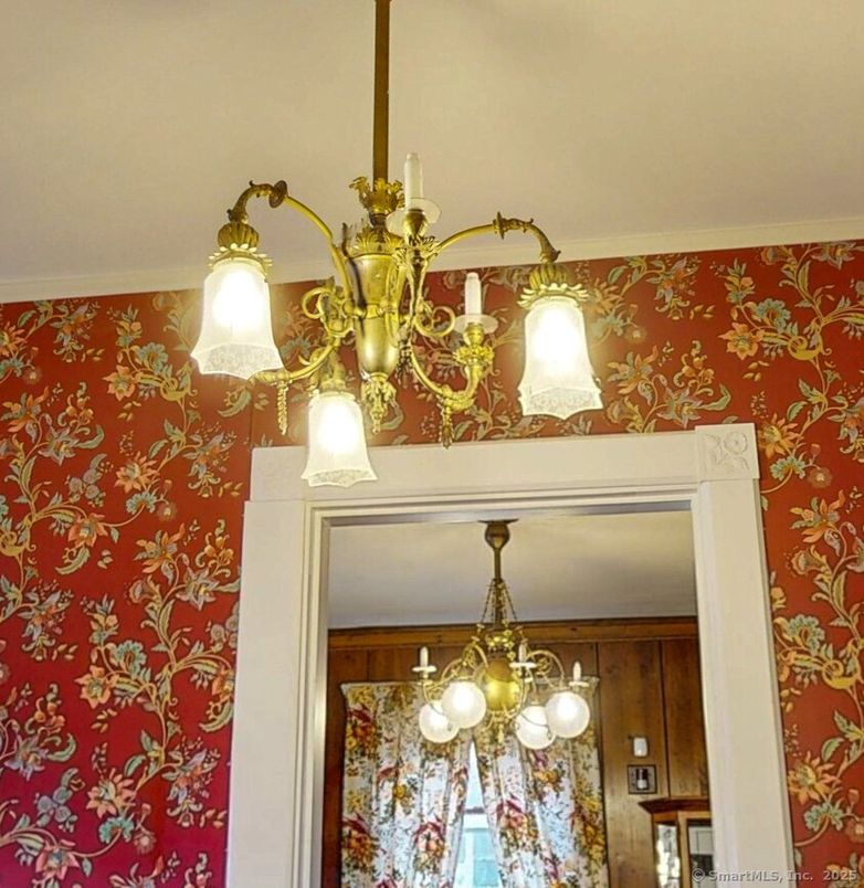 Chandelier, Interior