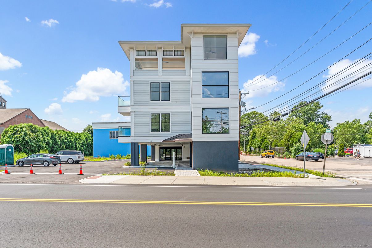 Exterior, Facade, Modern