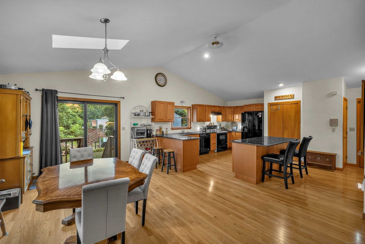 Dining room, Interior, Kitchen, Pendant Lights, Recessed Lighting, Wood Texture Flooring