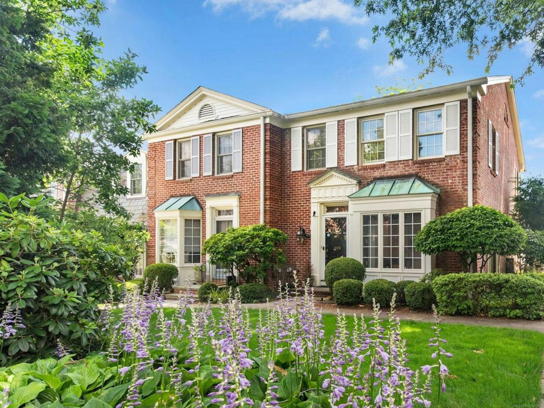 Exterior, Facade, Brick Facade, Rowhouse