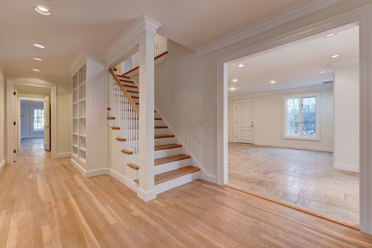 Interior, Recessed Lighting, Wood Texture Flooring