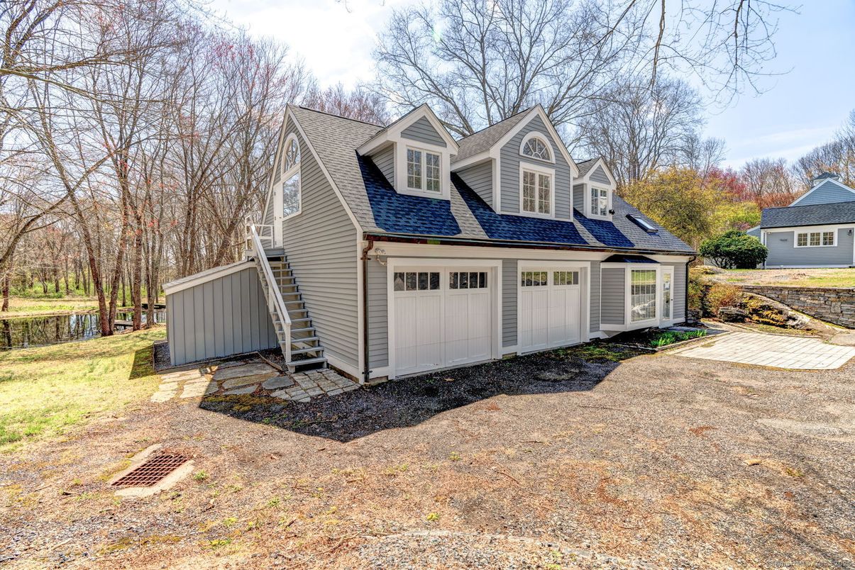 Attached, Exterior, Facade, Cape Cod