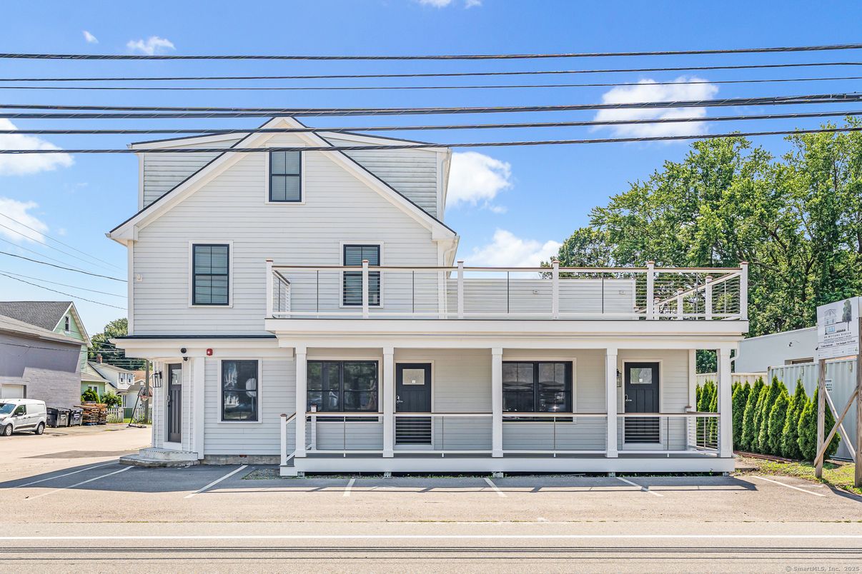 Exterior, Facade, Farmhouse