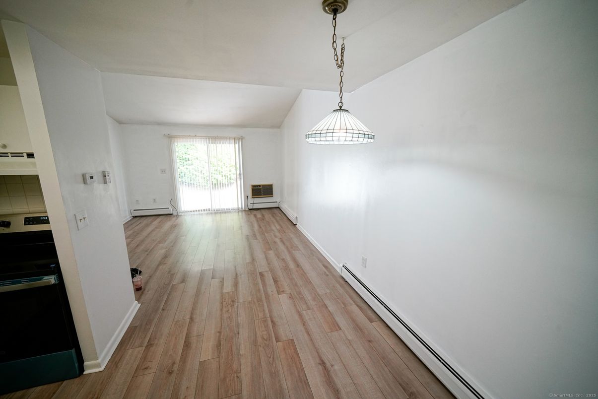 Interior, Pendant Lights, Wood Texture Flooring