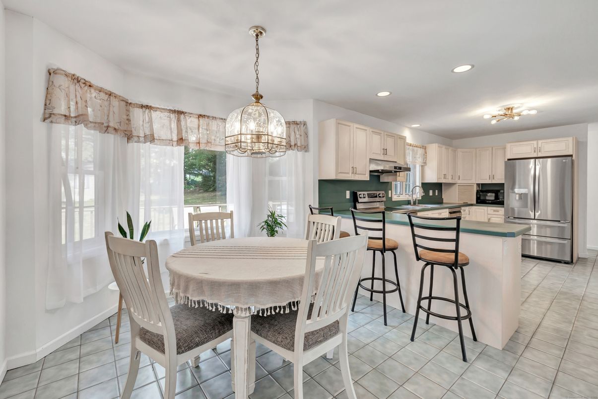 Dining room, Interior, Kitchen, Pendant Lights, Recessed Lighting, Stainless Steel Appliances