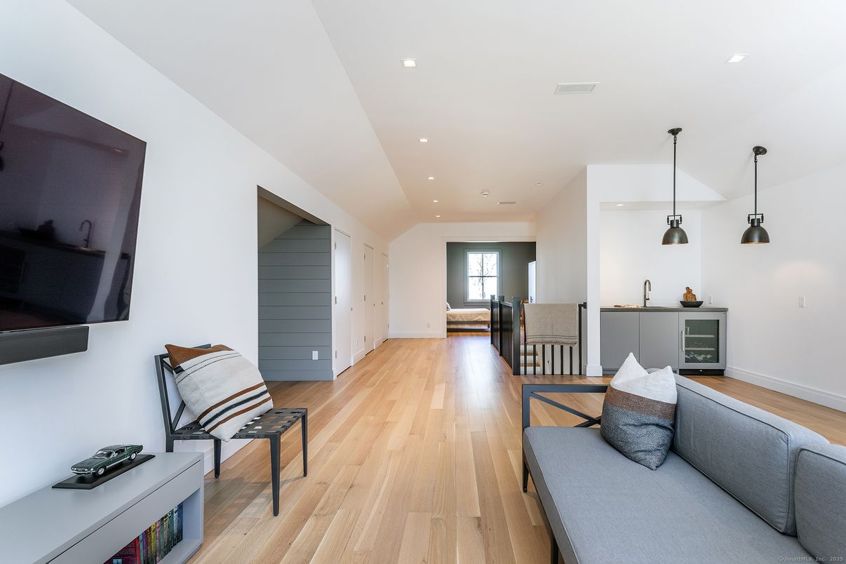 Interior, Pendant Lights, Recessed Lighting, Wood Texture Flooring