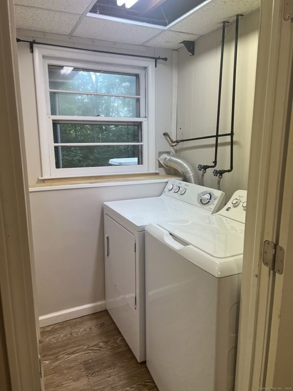 Interior, Washer, Wood Texture Flooring