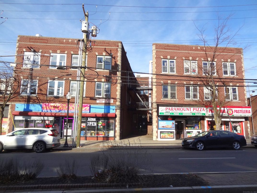 Exterior, Facade, Brick Facade, Rowhouse