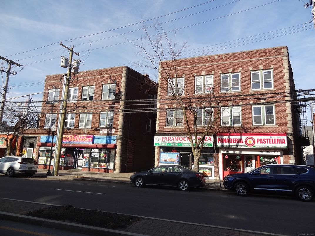 Exterior, Facade, Brick Facade, Rowhouse