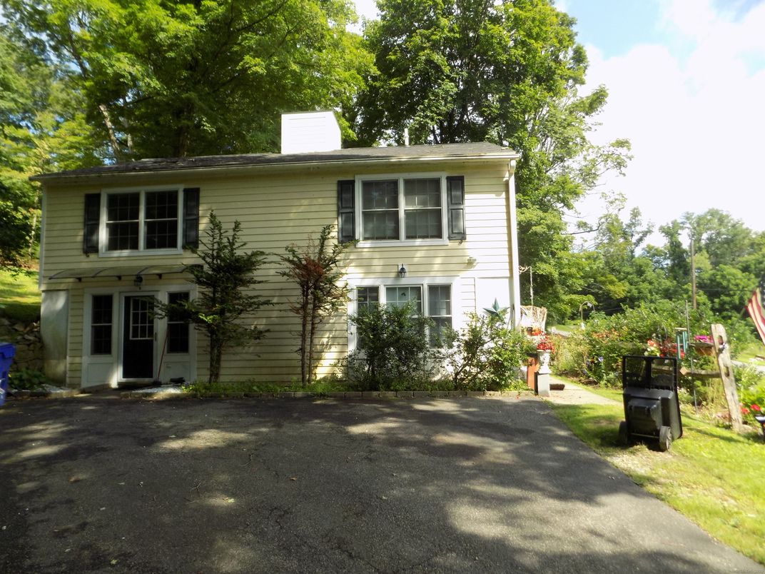 Exterior, Facade, Raised Ranch