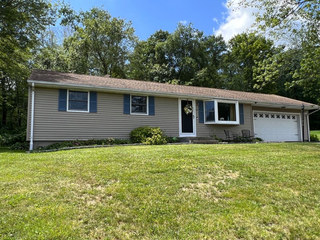 Attached, Exterior, Facade, Ranch