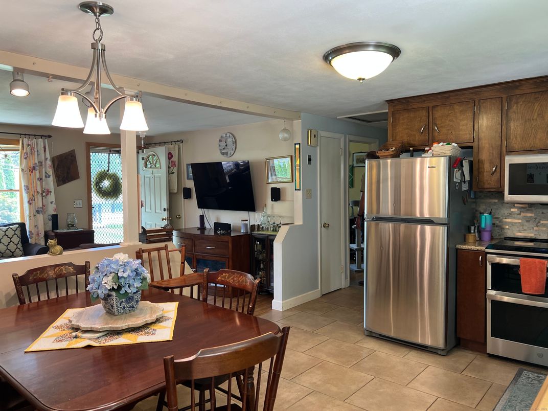 Dining room, Interior, Kitchen, Pendant Lights, Stainless Steel Appliances