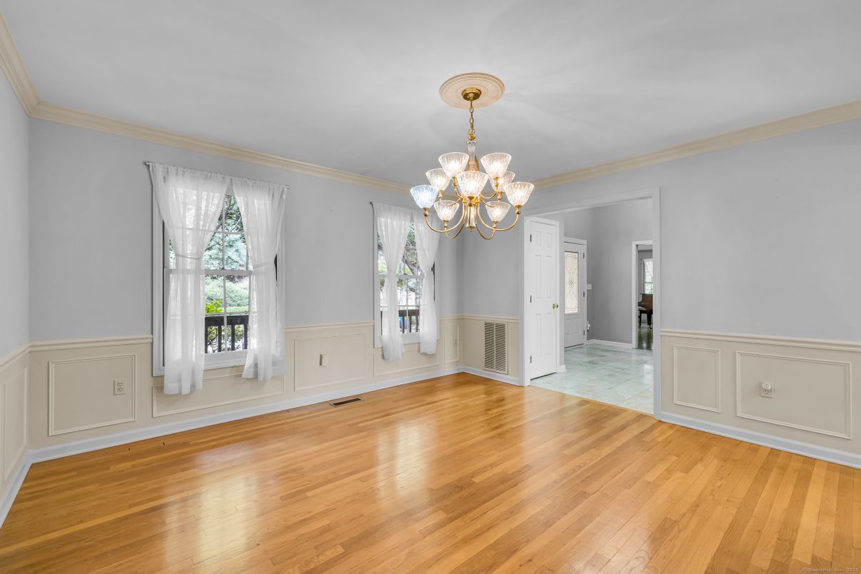 Chandelier, Empty room, Interior, Wood Texture Flooring