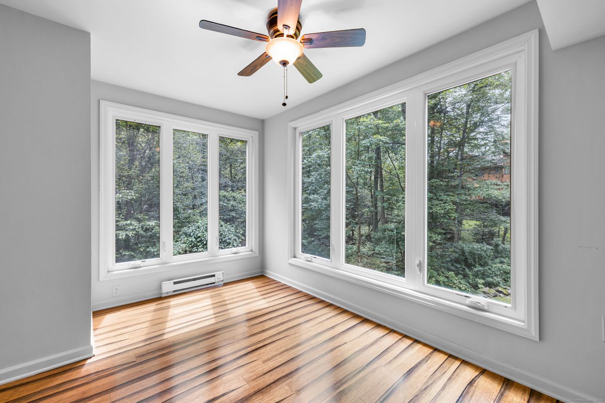Empty room, Interior, Sun Room, Wood Texture Flooring