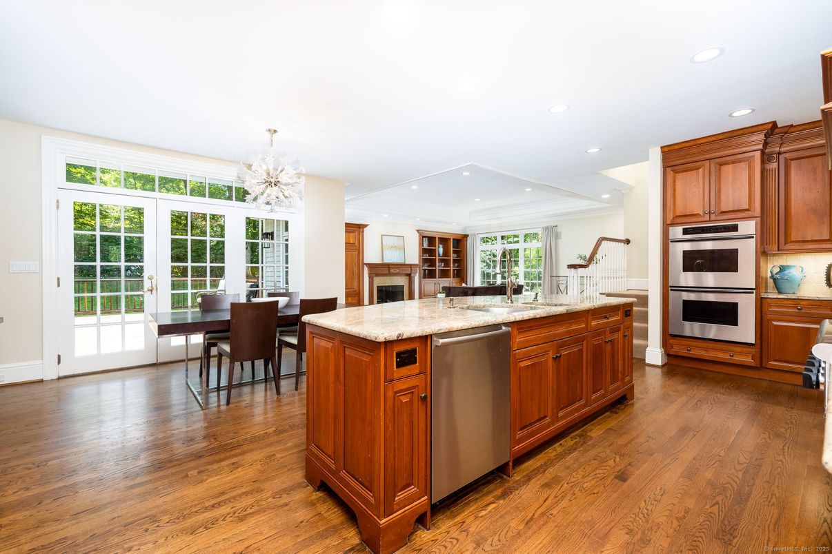 Chandelier, Dining room, Interior, Kitchen, Recessed Lighting, Stainless Steel Appliances, Wood Texture Flooring