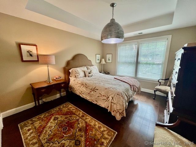 Bedroom, Interior, Pendant Lights, Wood Texture Flooring