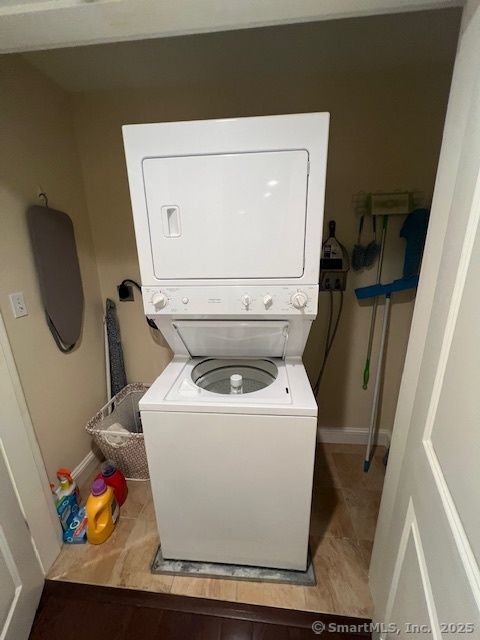Interior, Utility Closets, Washer, Wood Texture Flooring