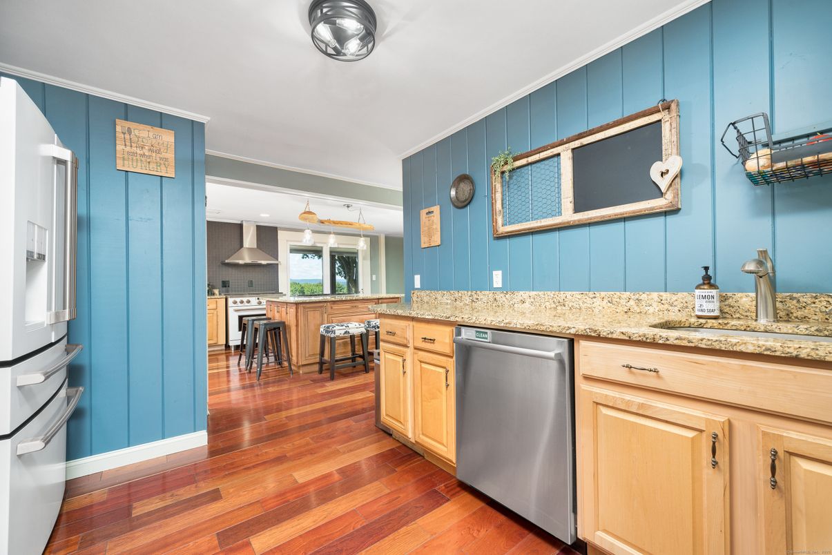 Dining room, Interior, Kitchen, Pendant Lights, Stainless Steel Appliances, Wood Texture Flooring