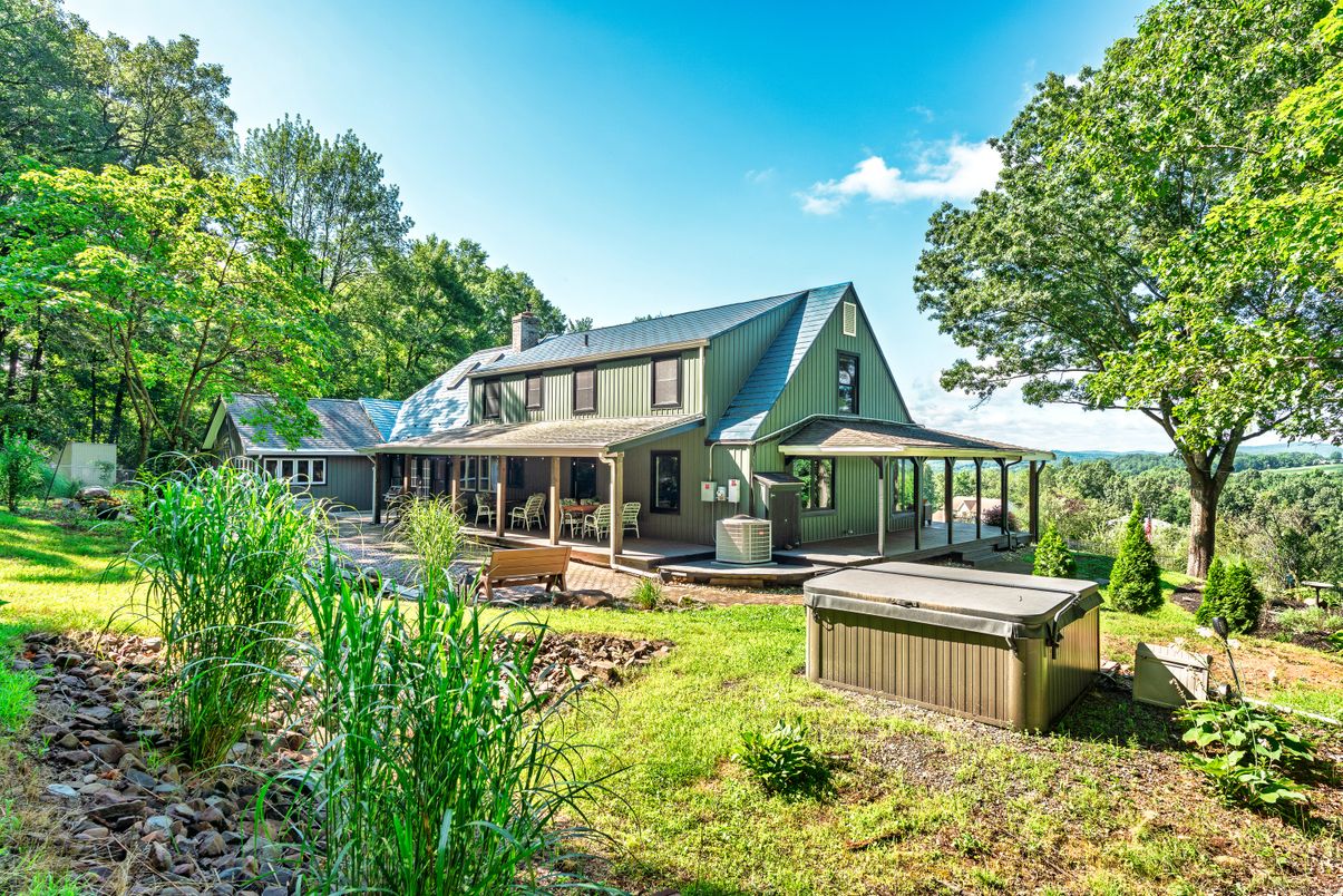 Backyard, Exterior, Hot Tub