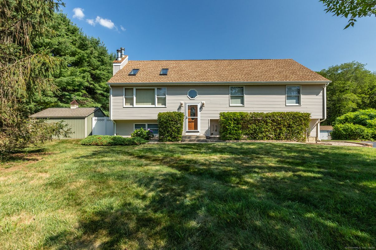 Backyard, Exterior, Facade, Raised Ranch