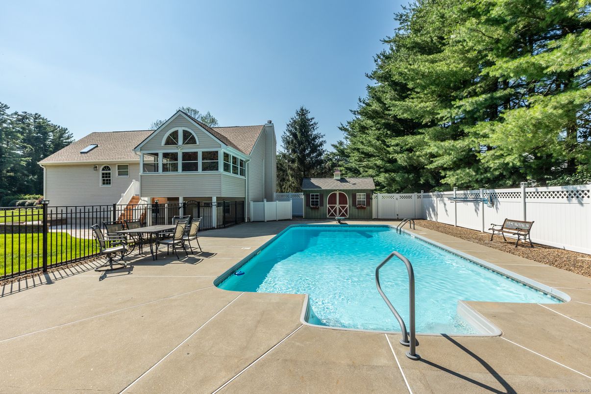 Exterior, Pool