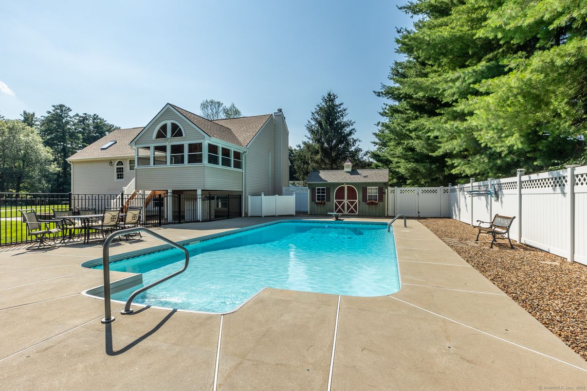 Exterior, Pool