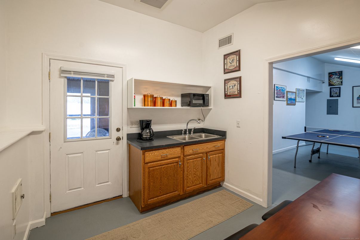Game Room, Interior