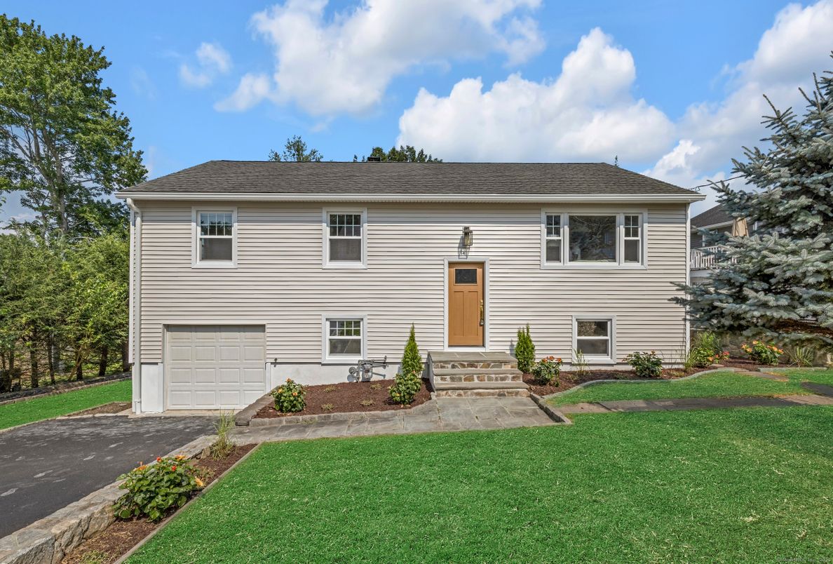 Attached, Exterior, Facade, Raised Ranch