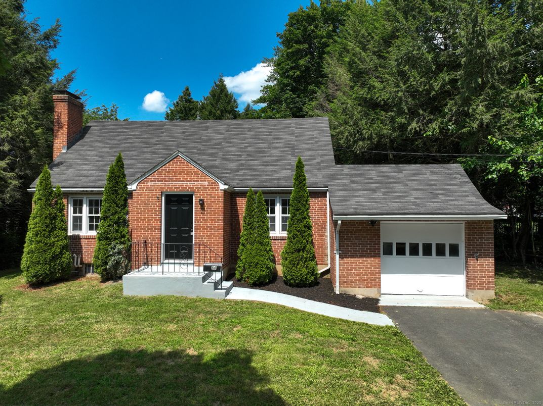 Attached, Exterior, Facade, Brick Facade, Cape Cod