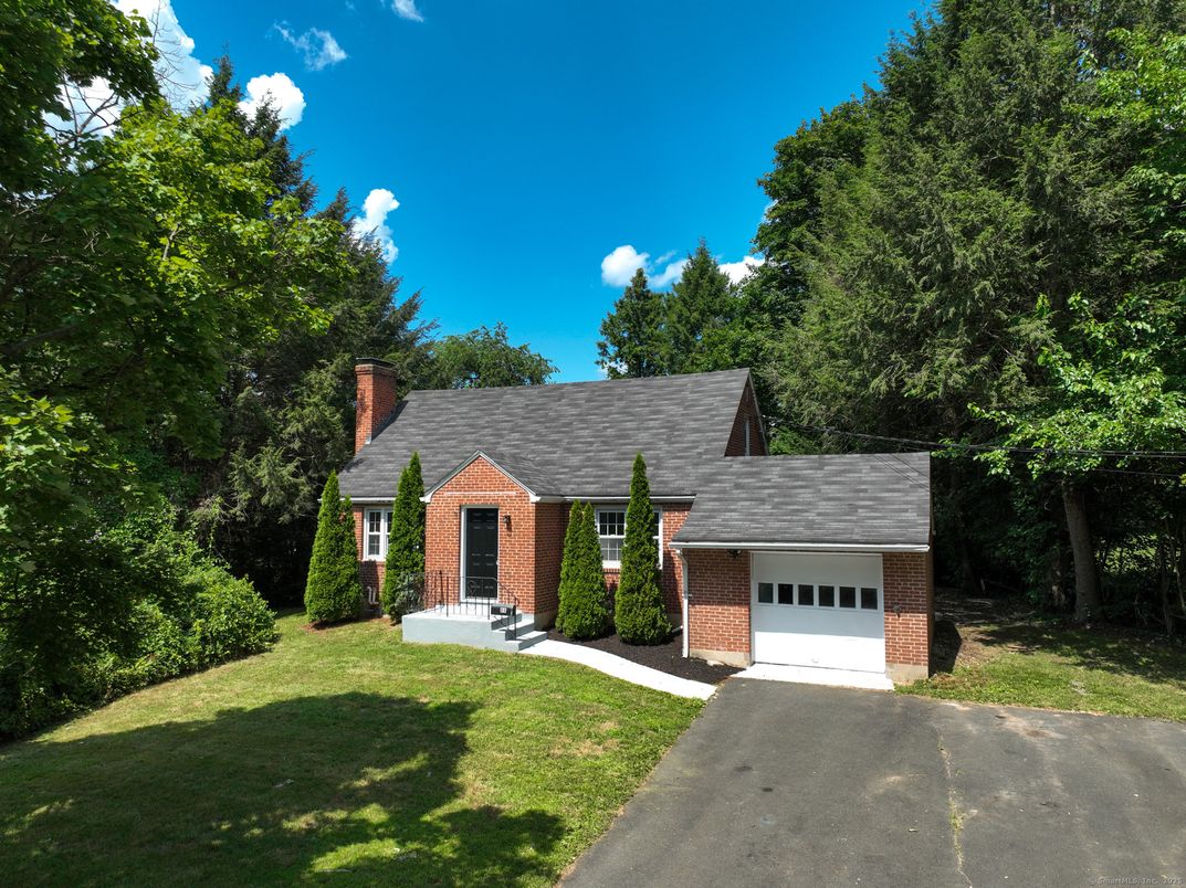 Attached, Exterior, Facade, Brick Facade, Cape Cod