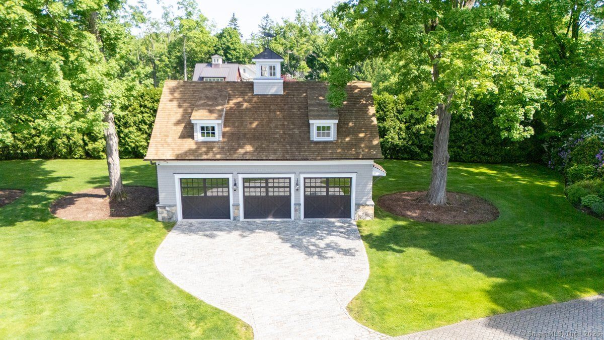 Attached, Exterior, Facade, Cape Cod