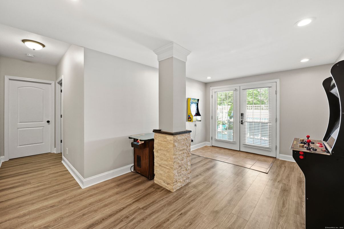 Interior, Recessed Lighting, Wood Texture Flooring