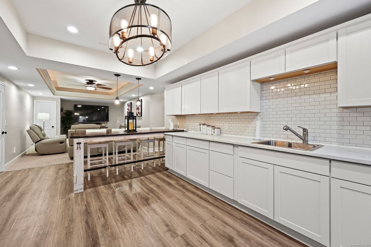 Chandelier, Interior, Kitchen, Living room, Pendant Lights, Recessed Lighting, Wood Texture Flooring