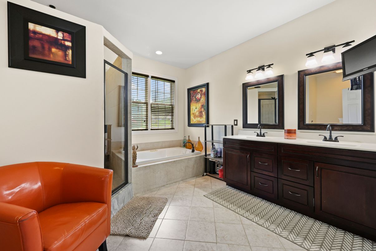 Bathroom, Dual Sink Vanities, Interior, Recessed Lighting