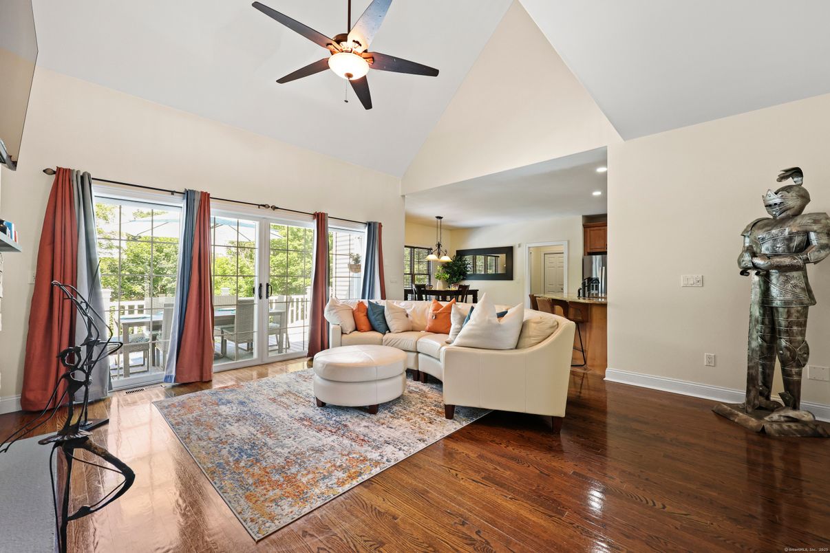Interior, Living room, Pendant Lights, Recessed Lighting, Wood Texture Flooring