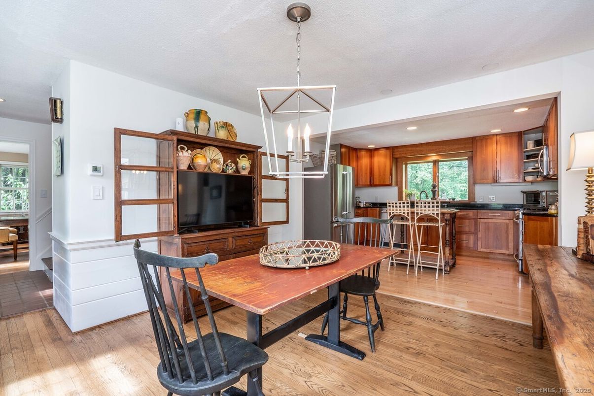 Dining room, Interior, Kitchen, Pendant Lights, Recessed Lighting, Wood Texture Flooring