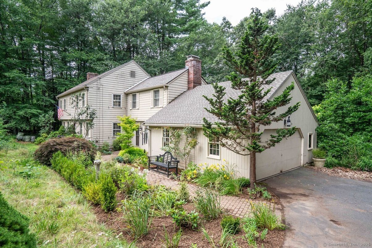 Attached, Exterior, Facade, Farmhouse