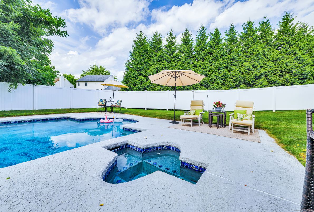 Exterior, Playground, Pool
