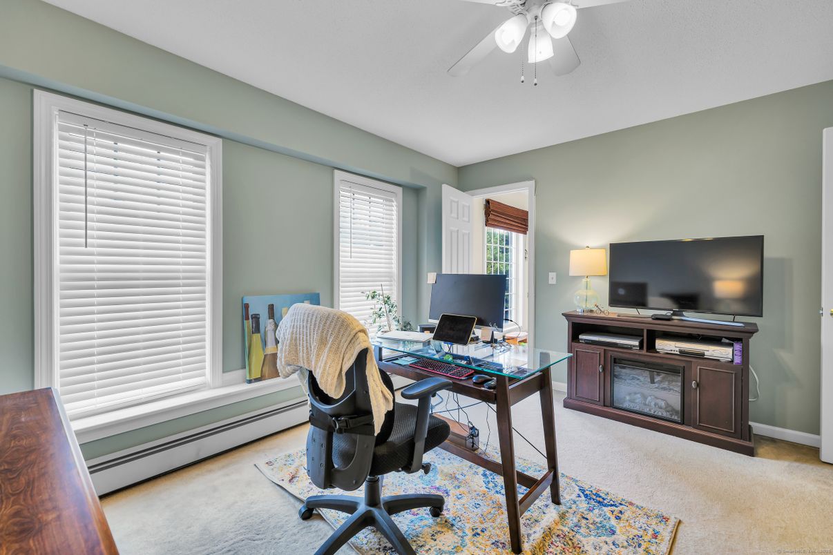 Home Office, Interior
