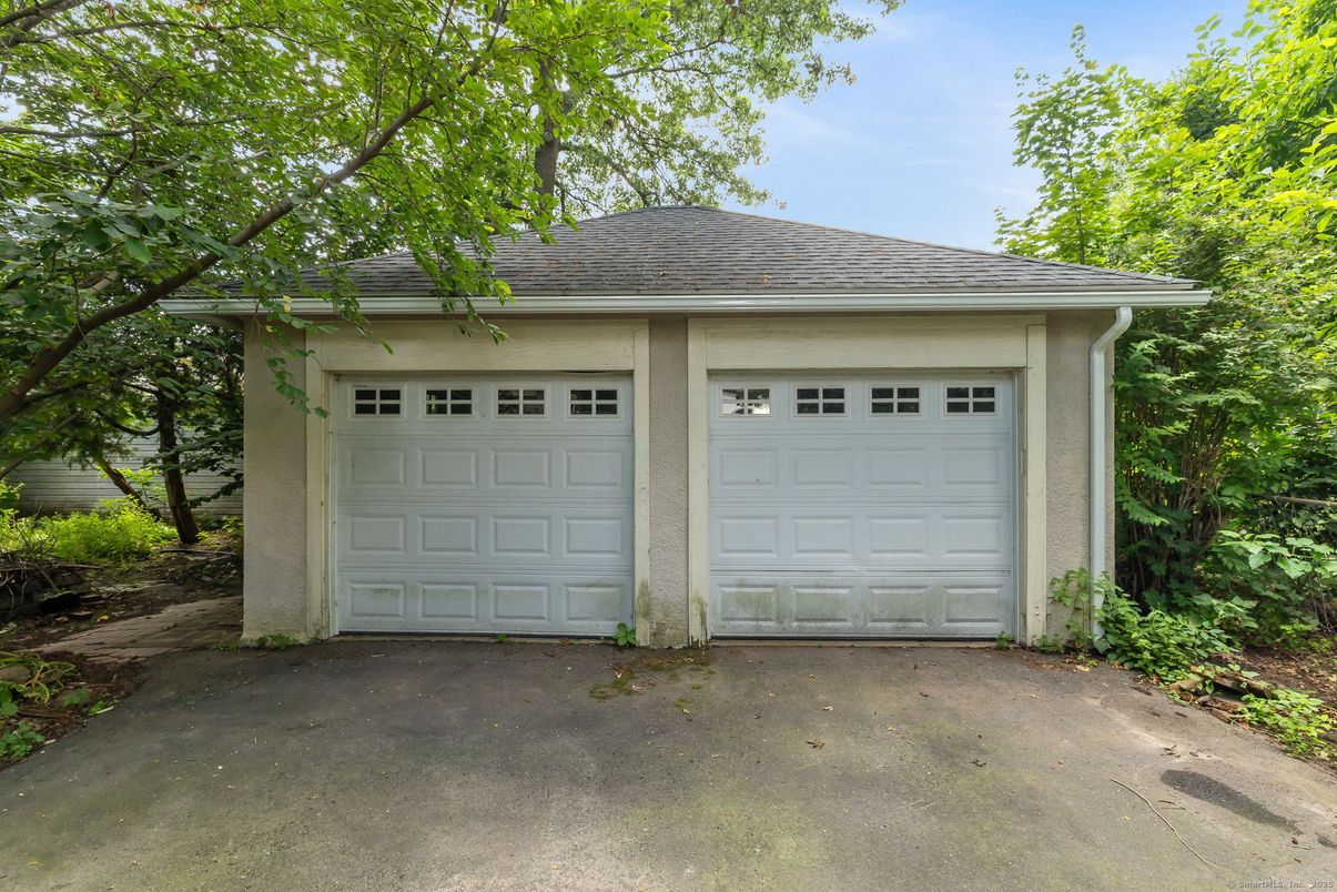 Detached Garage, Exterior