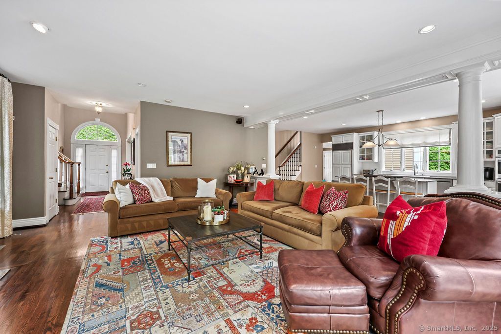 Interior, Living room, Pendant Lights, Recessed Lighting, Wood Texture Flooring
