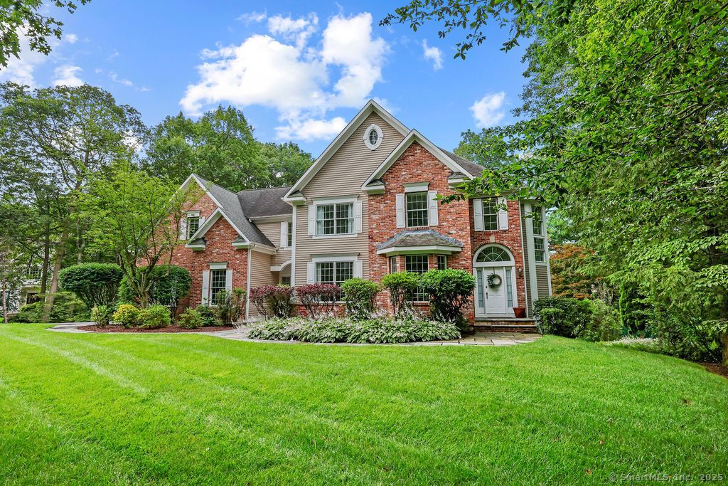 Backyard, Exterior, Facade, Brick Facade, Brick Traditional