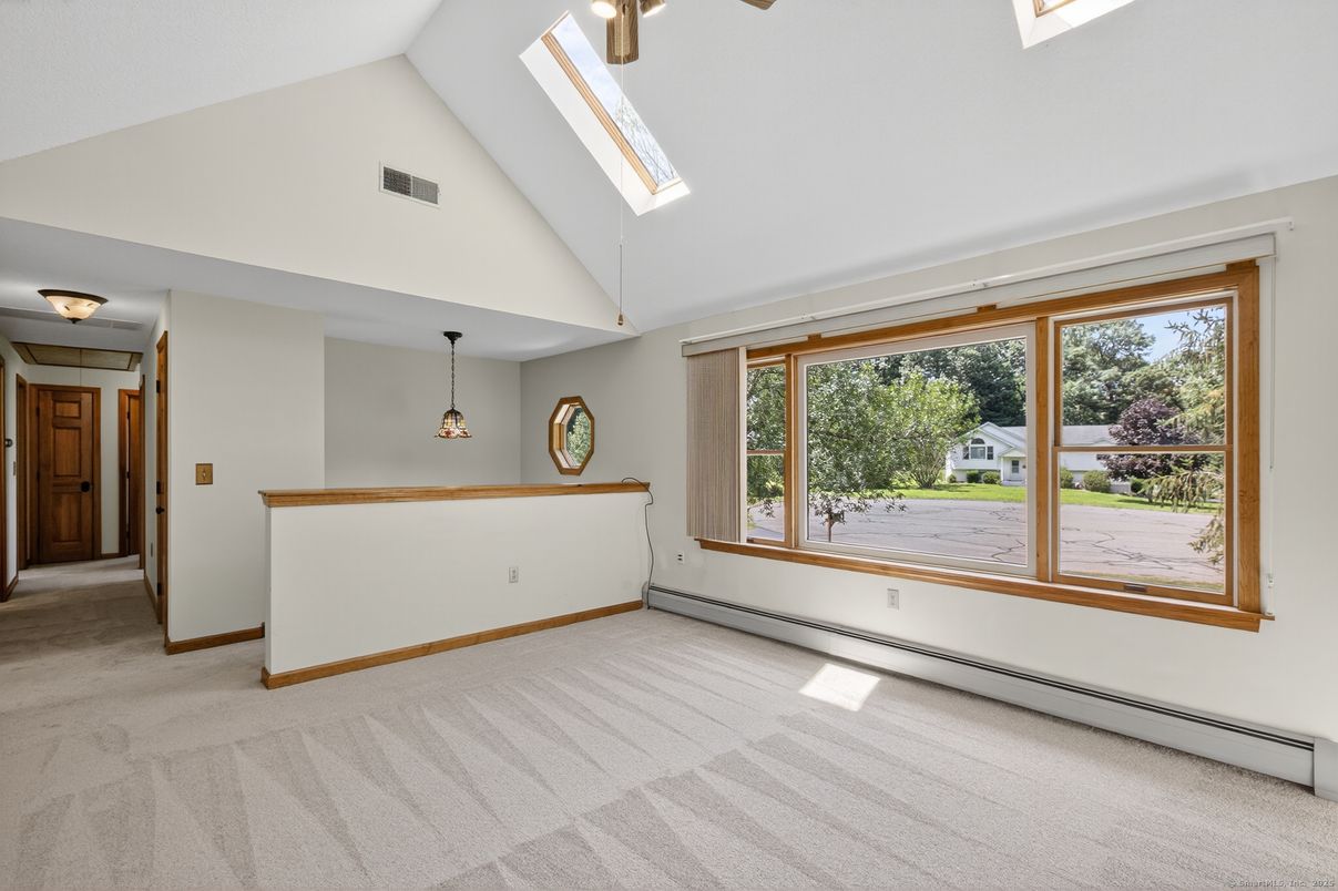 Empty room, Interior, Pendant Lights
