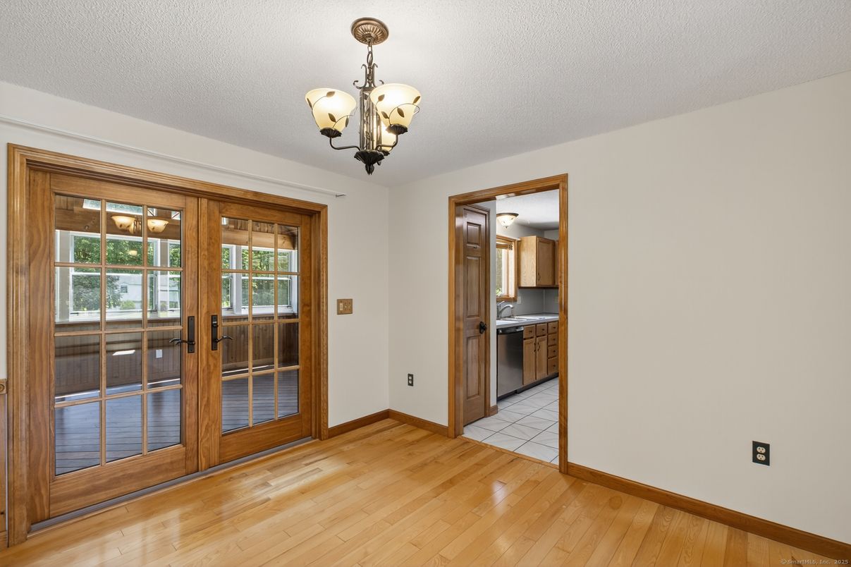 Chandelier, Interior, Kitchen, Wood Texture Flooring